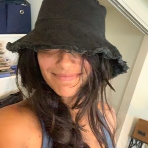 Bucket hat with wire sewn in